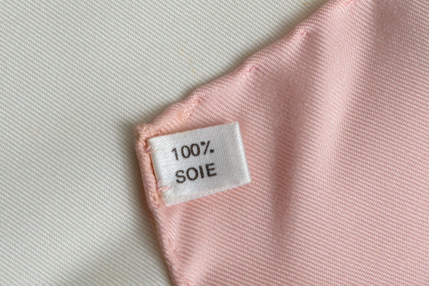 Hermés Silk Scarf Regina Pink